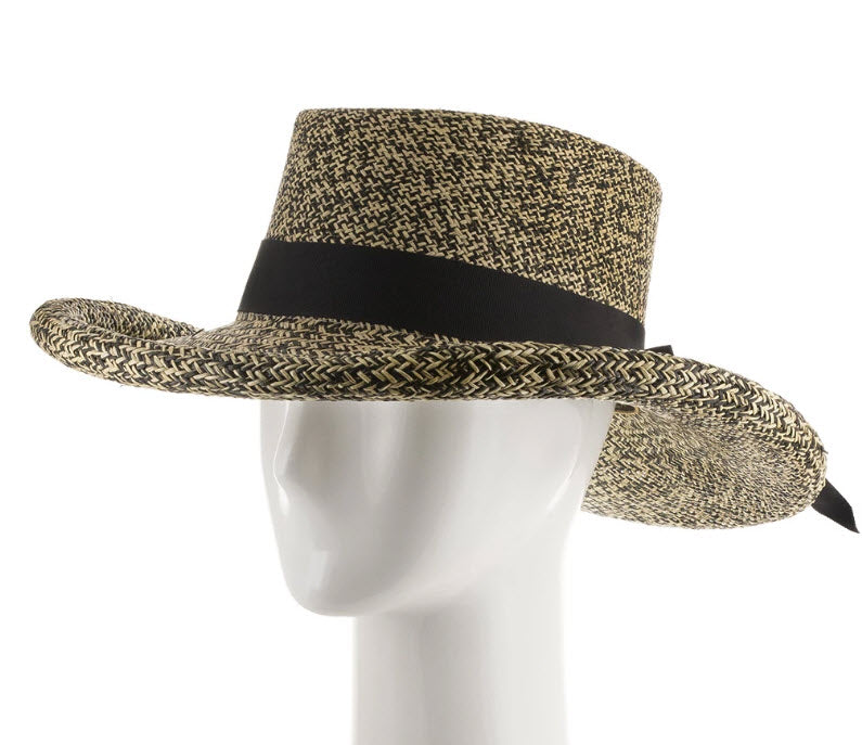 Black Dyed Straw and Natural Straw